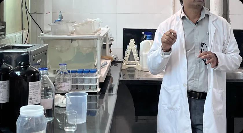 Lab analyst at a medicine testing facility